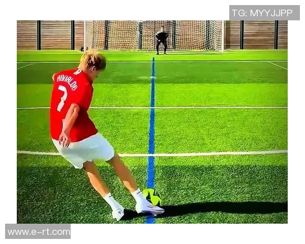 足球新手必看:全面提升个人能力的入门指南与实用技巧分享 足球新手必看:全面提升个人能力的入门指南与实用技巧分享