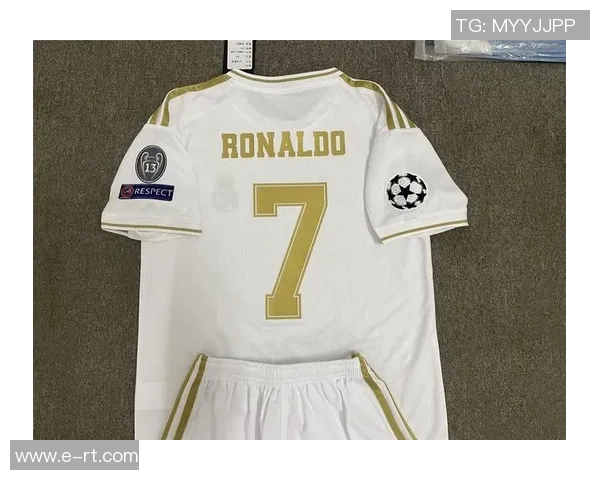 足球明星俱乐部队服的魅力与风格解析揭示球场上的时尚与个性 足球明星俱乐部队服的魅力与风格解析揭示球场上的时尚与个性